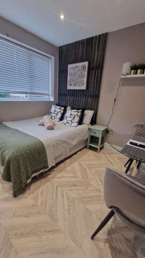 Cambridge Suites Harmondsworth Bagian luar foto