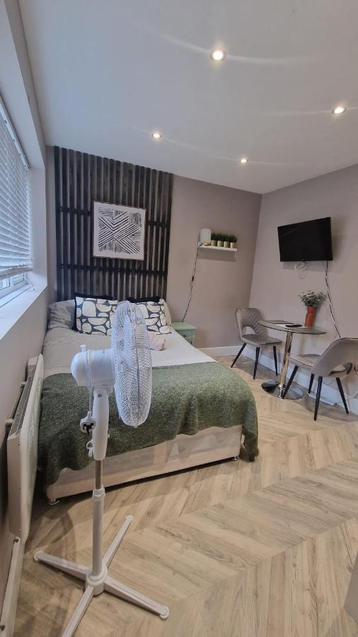 Cambridge Suites Harmondsworth Bagian luar foto